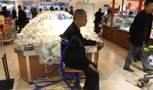 敢硬刚元气森林的胖东来,到底是个什么样的“神仙超市”?