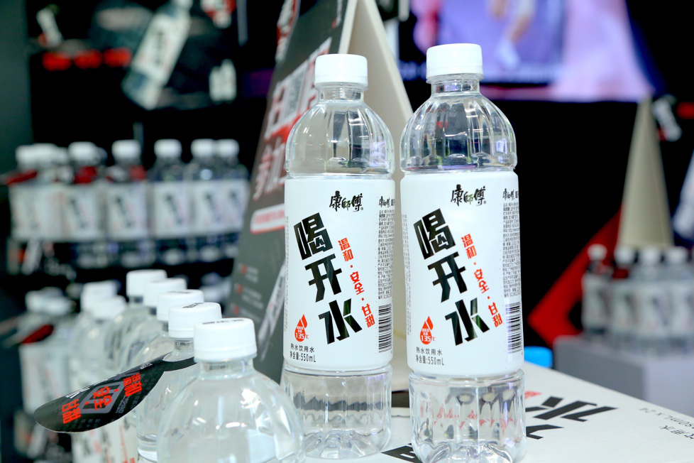 康师傅力促“喝开水”，kellyone品牌推茶饮新品