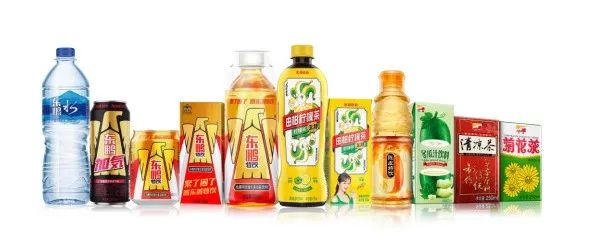 东鹏饮料去年营收49.59亿元，500ml金瓶装进入30亿阵营！