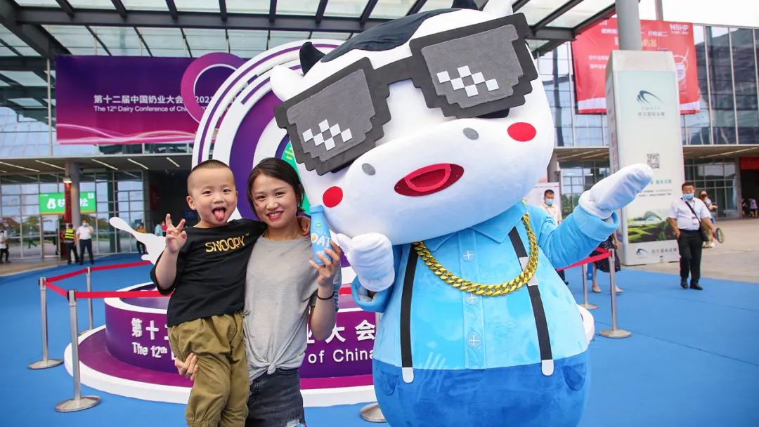 重磅!伊利绽放奶业大会,以奥运品质领航行业升级!