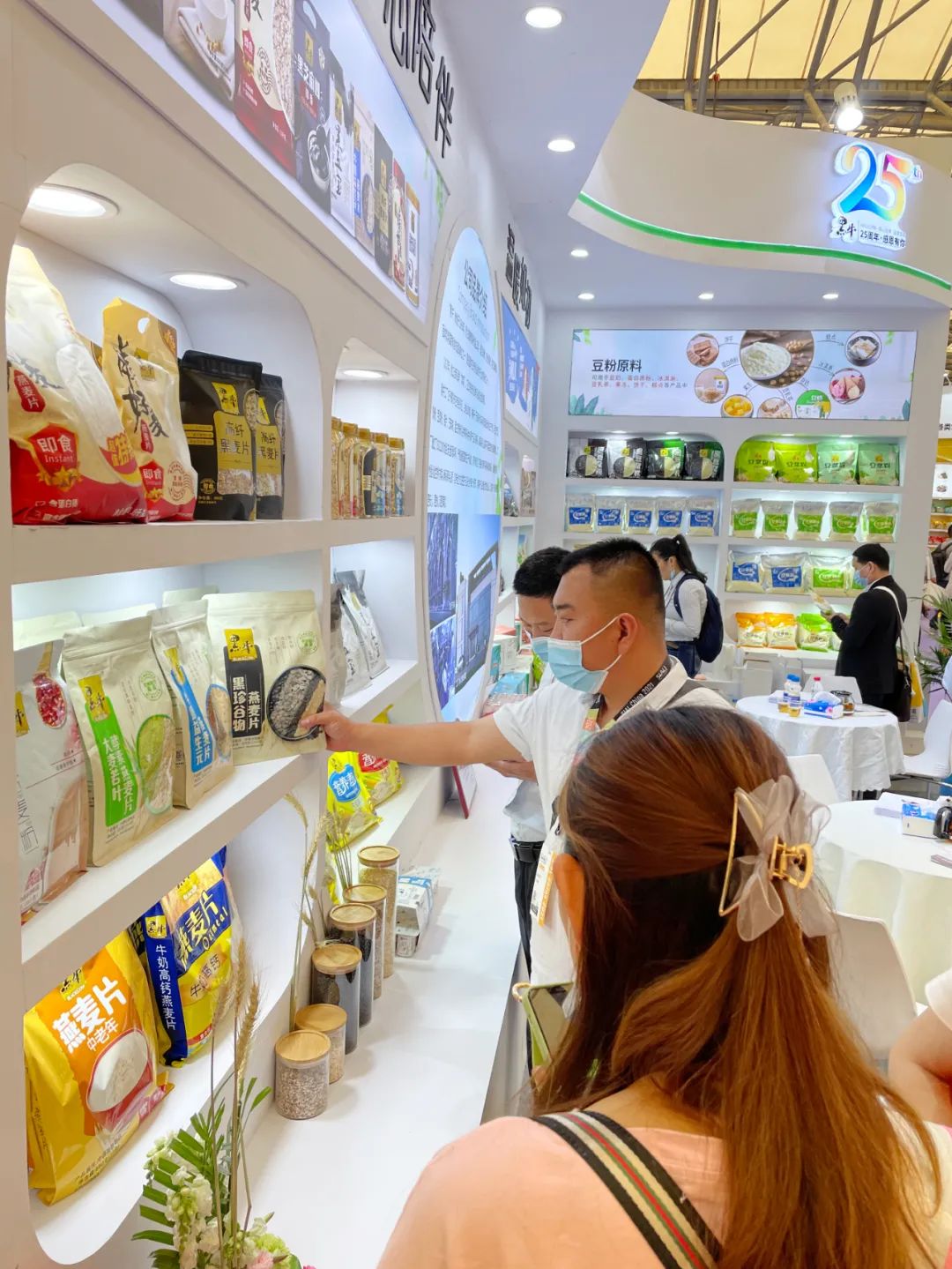 黑牛食品首现上海“中食展”，新品豆奶饮料等备受关注