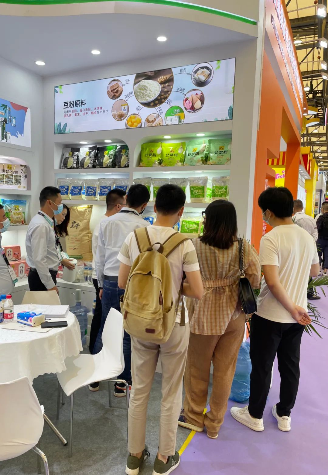 黑牛食品首现上海“中食展”，新品豆奶饮料等备受关注