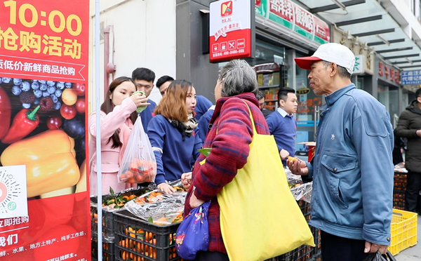 社区团购冲击波：商超营收大降，实体小店“人去场空”