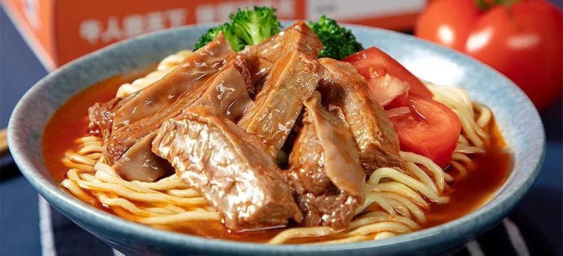 康师傅推出“牛人食光”鲜煮面，定价30元+，定位高端！