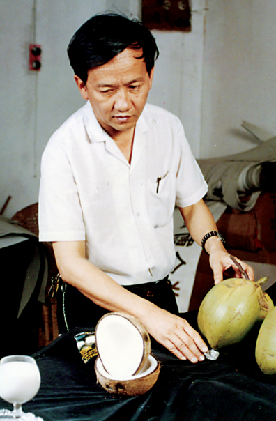 椰树王光兴:土味抗洋33年的美工老板