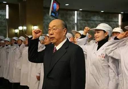 一夜之间赔光121亿，“逆风翻盘”的万隆丨食业人物