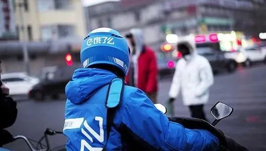业务员：困在算法中的“骑手”还是“呼唤炮火”的班长？